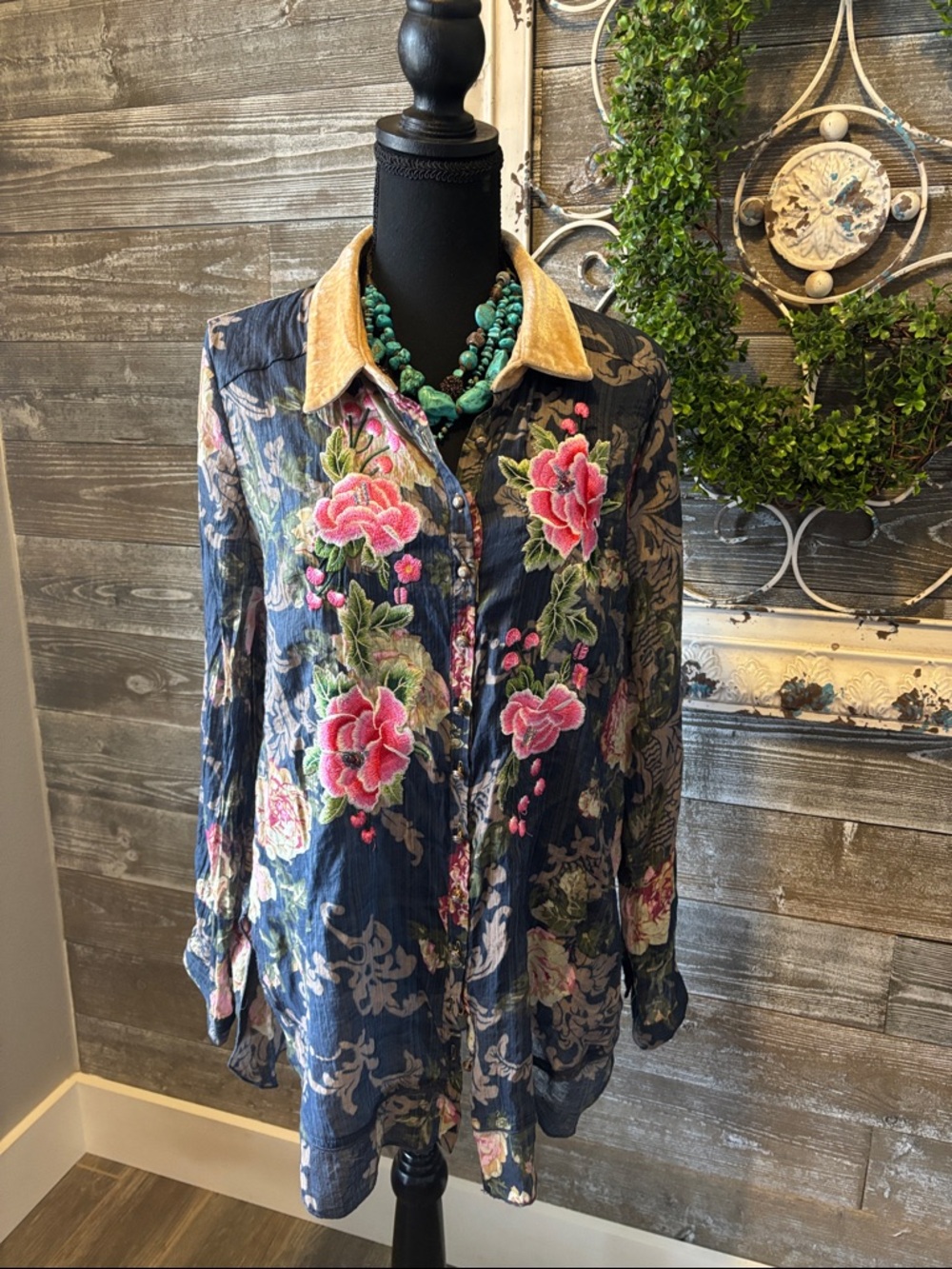Aratta Silent Journey (Size M) Floral Embroidered Button-Up Women’s Shirt